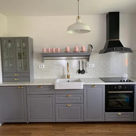 Apartament Bandaron *